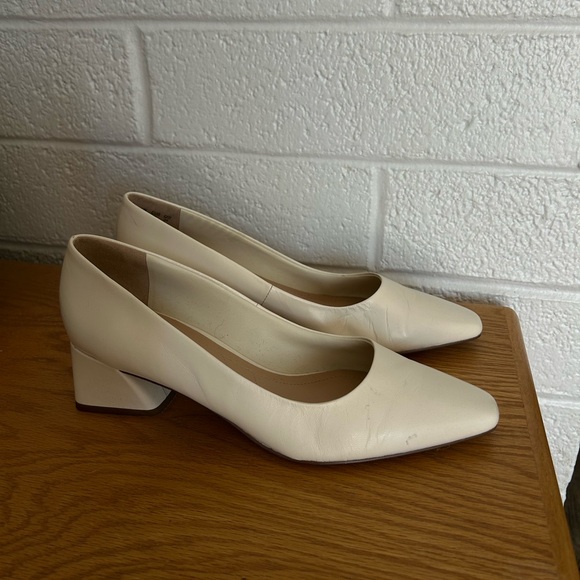 Franco Sarto genuine leather pumps. - Picture 1 of 5